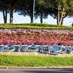 Apartment Comfy Seafront Apartment-beahost