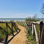 Apartment Comfy Seafront Apartment-beahost *