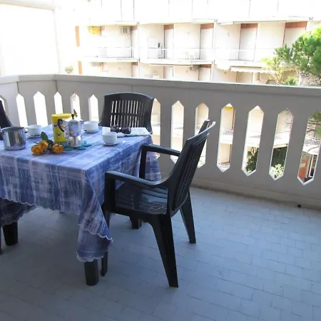 Comfy Seafront Apartment-beahost * ביביונה