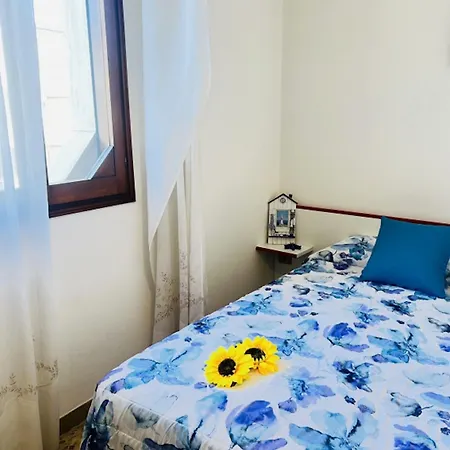 Comfy Seafront Apartment-beahost