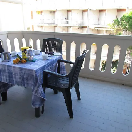 Comfy Seafront Apartment-beahost