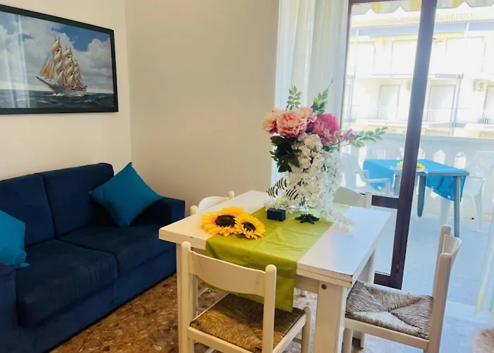 Comfy Seafront Apartment-beahost شقة *