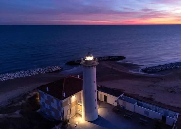 Comfy Seafront Apartment-beahost شقة *